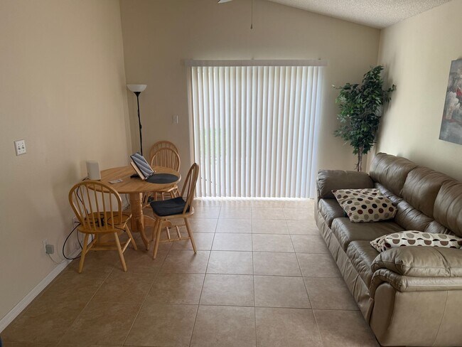 Foto del edificio - 3/2 Single Family Home in Waterford Lakes AVAILABLE AUGUST 17th!