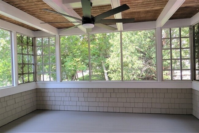 Building Photo - 147 Ellison Park
