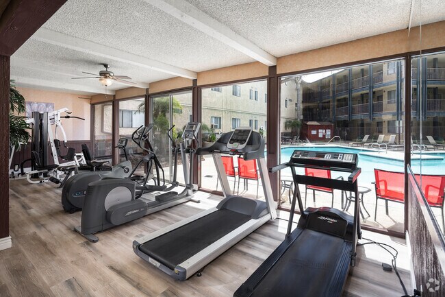 Sala de recreación/gimnasio - Harbor Verde Apartments