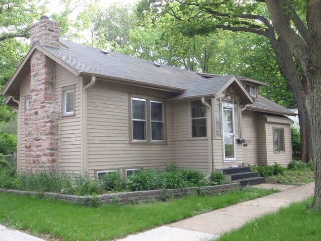 Foto del edificio - Updated Unique Charming Home! Next to Augu...