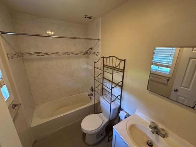 Building Photo - Pascagoula 3 Bedroom