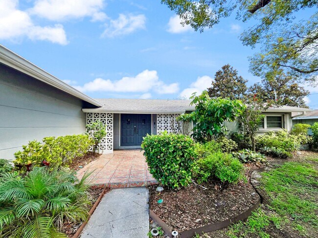 Foto del edificio - Unfurnished Harbor Hills Home with Creek Views – 3 Bed | 2 Bath