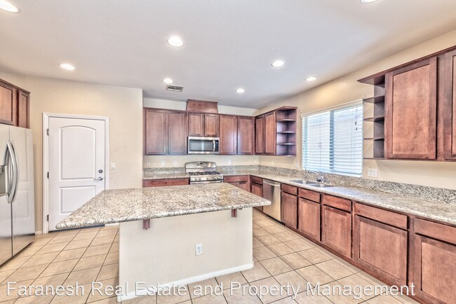 Foto del edificio - 5 br, 3 bath House - 6729 Upper Mesa Ct