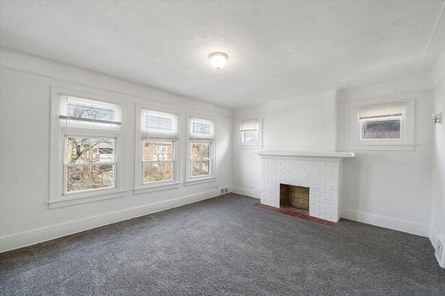 Foto del edificio - 2333/2335 Grand - T - Ody Holdings