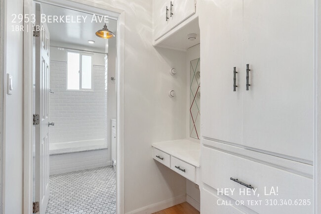 Building Photo - Remodeled Open Concept |  One Bedroom | Si...