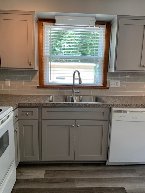 kitchen - 326 Elm Dr