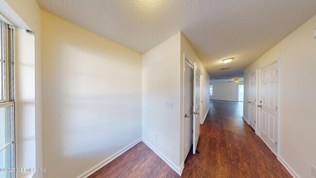 Foto del edificio - 7126 Timmerman Ln