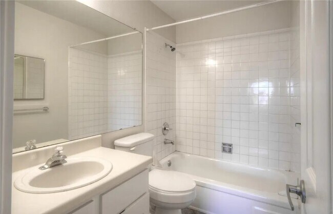 Foto del edificio - 10150 E Virginia Ave