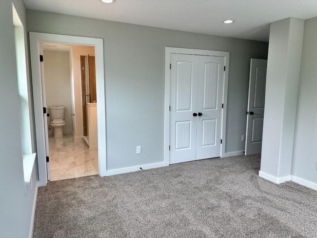 Photo - 8404 Tate St Apartment