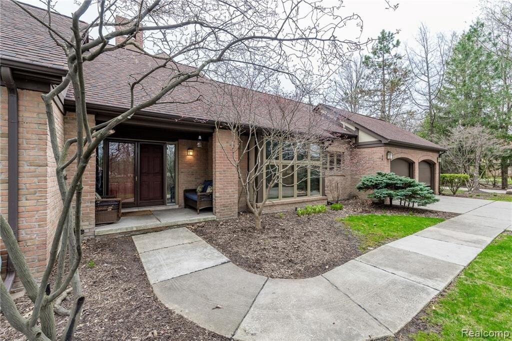 8 Millrace Ct, Dearborn, MI 48126 Condo for Rent in Dearborn, MI