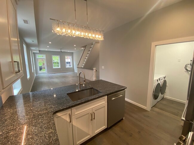 2nd floor living area - 2016 Spruce St