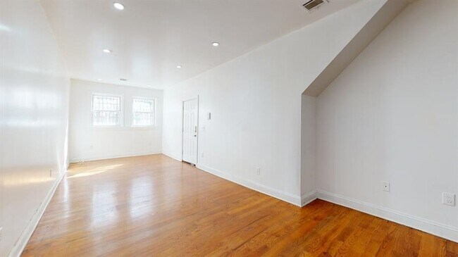 Foto del edificio - 131 Brunswick St