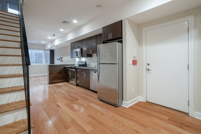 Building Photo - 724 N 3rd St
