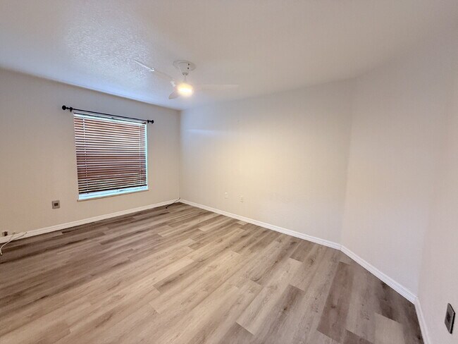 Building Photo - 3-bedroom, 2-bathroom