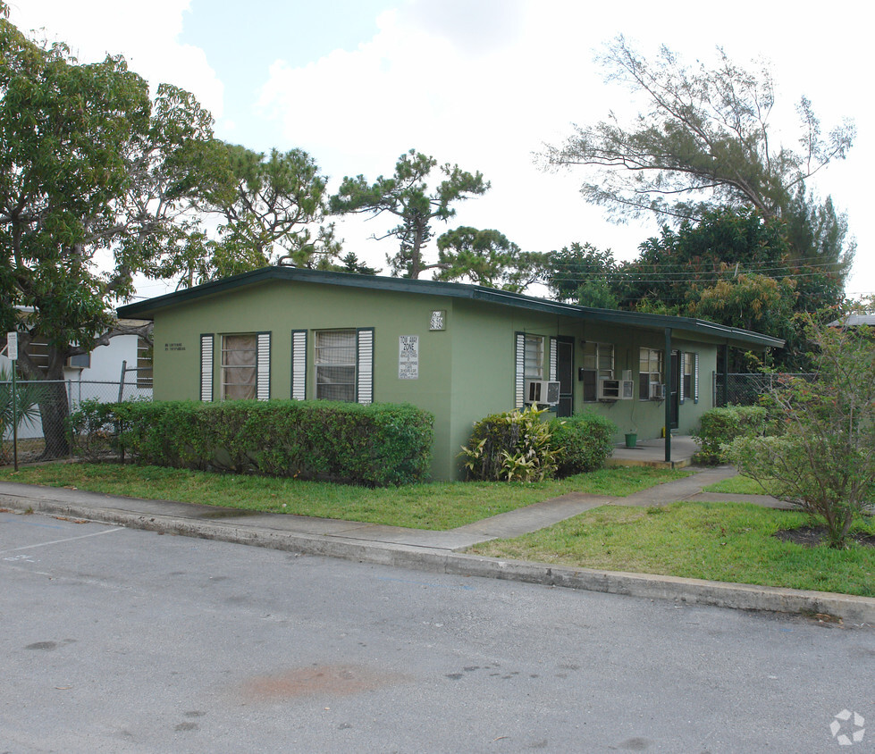 Primary Photo - 836 NW 13th Ter