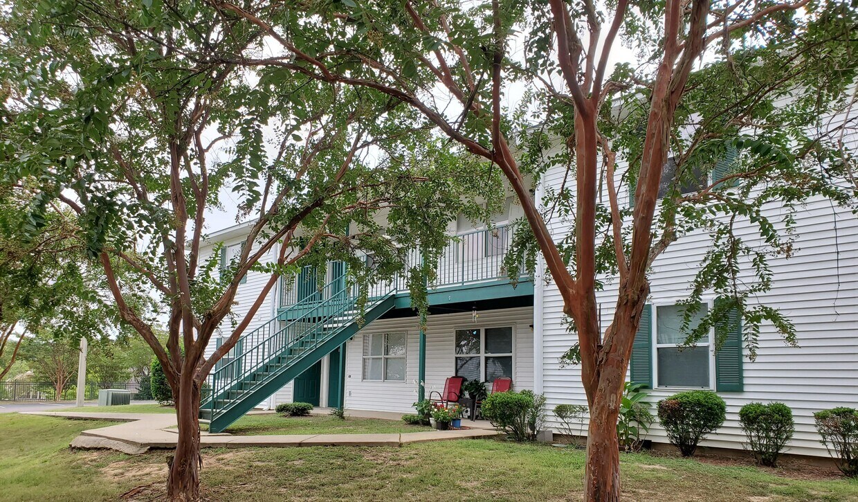 Building Photo - 1731 Anderson Rd