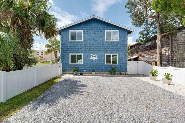 Building Photo - 201 7th St