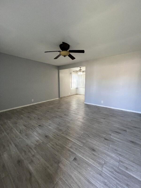 Foto del edificio - 1122 E Santa Fe Ave