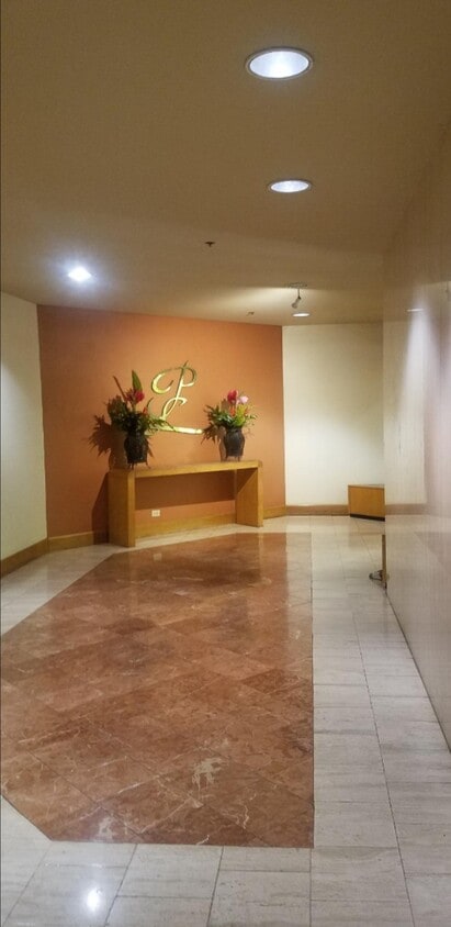 Lobby - 5333 Likini St