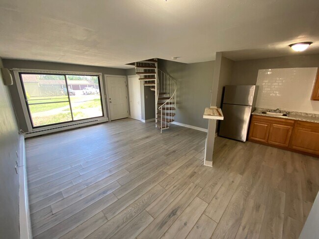 Foto del edificio - Updated 2br/1ba Townhome in Brooklyn Park