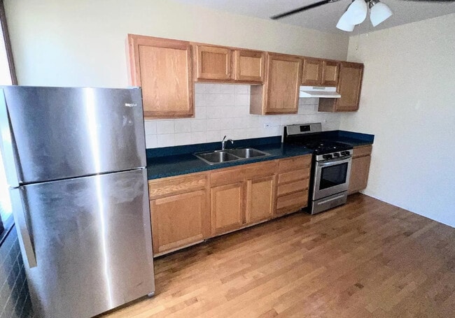 Building Photo - 4750 N Lotus Ave