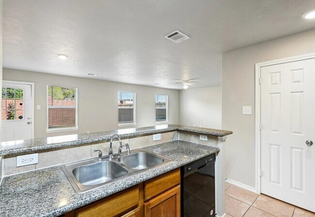 Foto del edificio - 12035 Clifton Oaks Dr