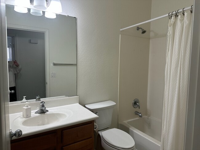 Building Photo - The Love Road House