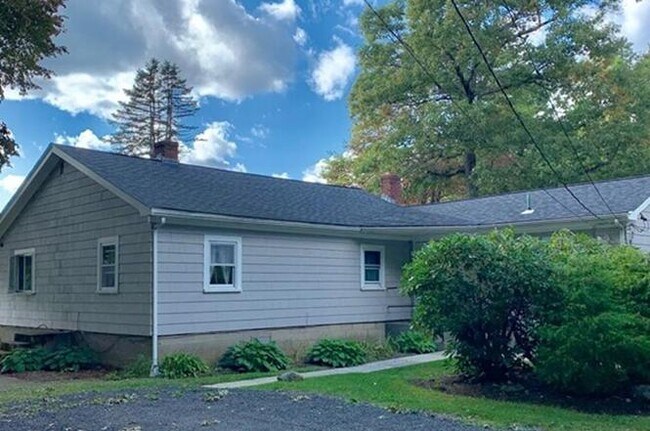Building Photo - 19 Elderberry Dr