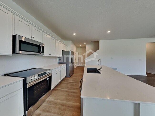 Foto del edificio - 400 Golden Maple Pl