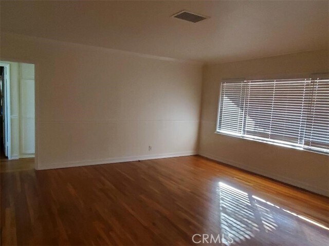 Building Photo - 14820 Benfield Ave