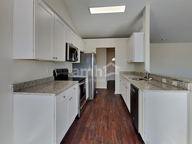 Foto del edificio - 704 E Camelton Dr