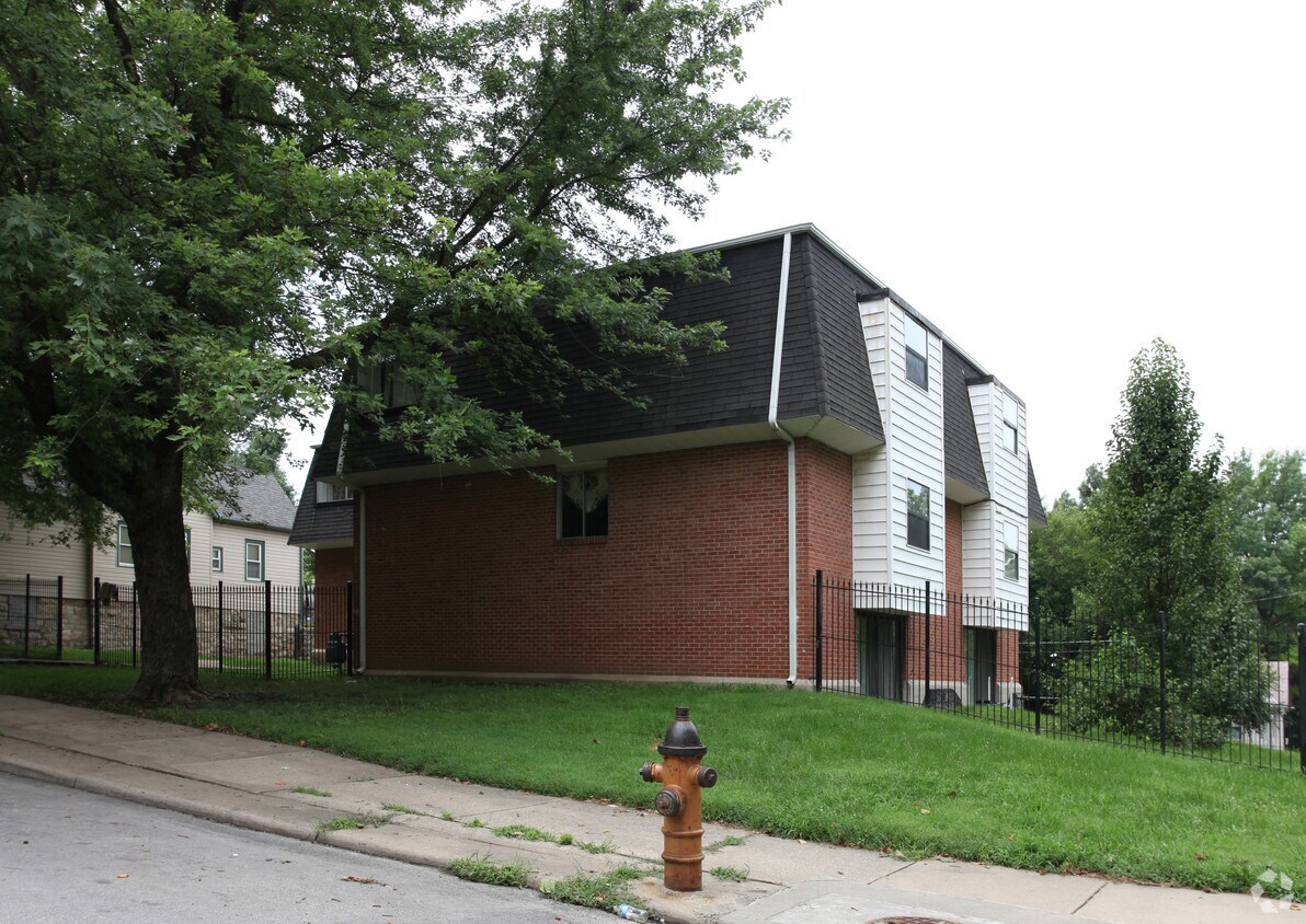 Building Photo - 106-108 Olive St