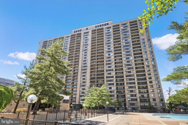 Foto del edificio - 3701 S George Mason Dr