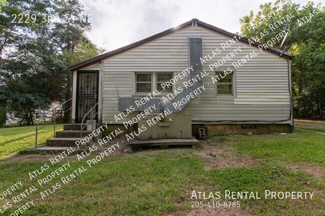 Building Photo - 2229 3rd St NE