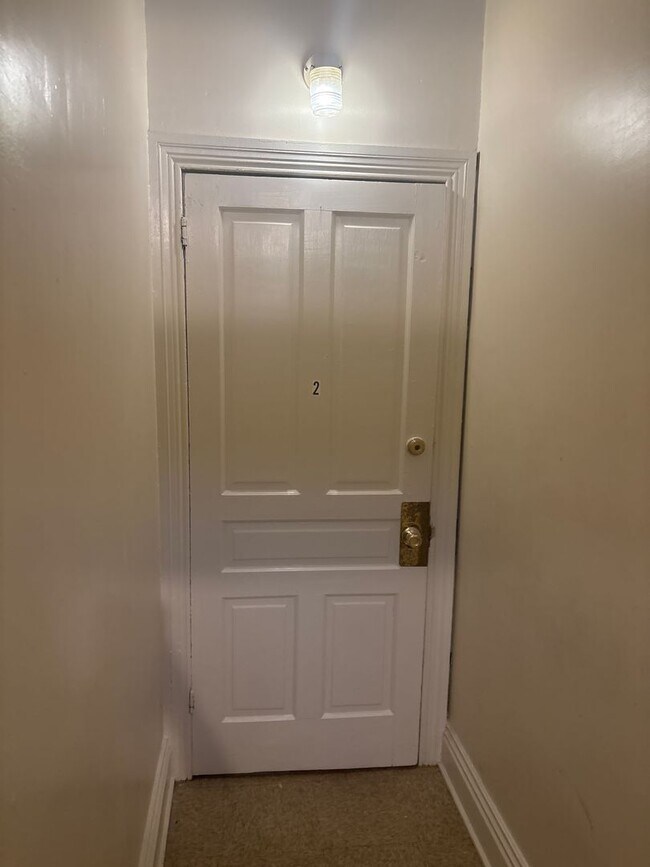 Foto del edificio - 3 Bedroom 1 Bath 2nd/3rd Floor Apartment-York City SD