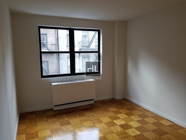 Foto del edificio - Large one Bedroom with Private Balcony UES