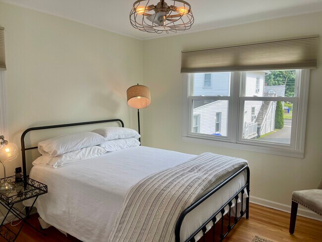 Building Photo - 51 Indian Neck Ave
