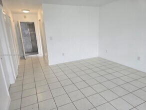 Building Photo - 13725 NE 6th Ave