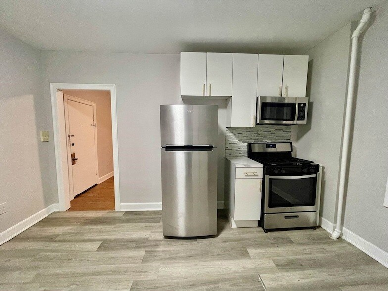 Foto principal - 6120 Monroe Pl