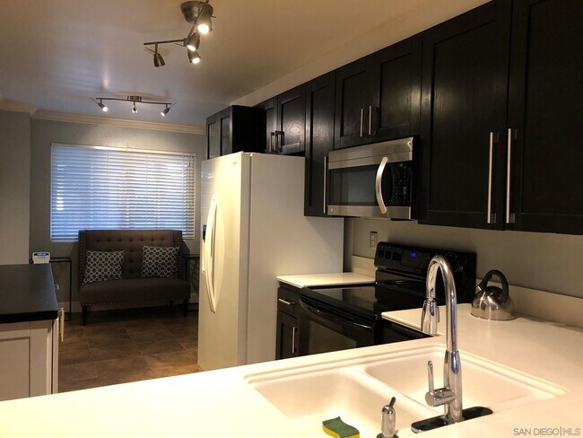 Foto del edificio - 8880 Villa La Jolla Dr