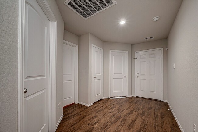 Foto del edificio - 14004 Lake Cres Dr