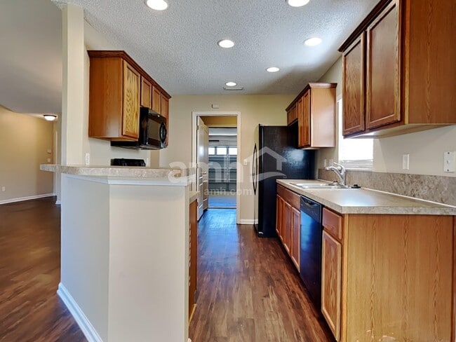 Building Photo - 6885 Southern Oaks Dr W