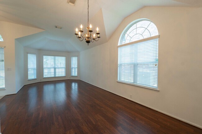 Foto del edificio - Beautiful Home in a Gated Community with S...