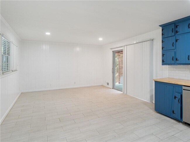 Foto del edificio - 1685 Dunwoody Pl NE