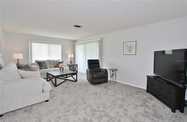 Building Photo - 9635 Greenskeeper Dr