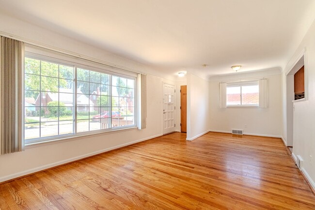 Building Photo - Updated 3 BR/1.5 BA with Finished Basement & Private Fenced Yard - Available Now!