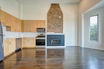 Building Photo - 2519 W North Ave