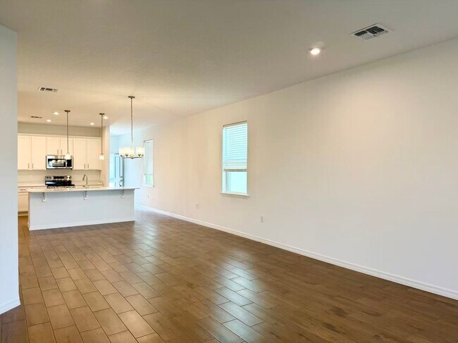 Building Photo - 826 Castleford Ave NE