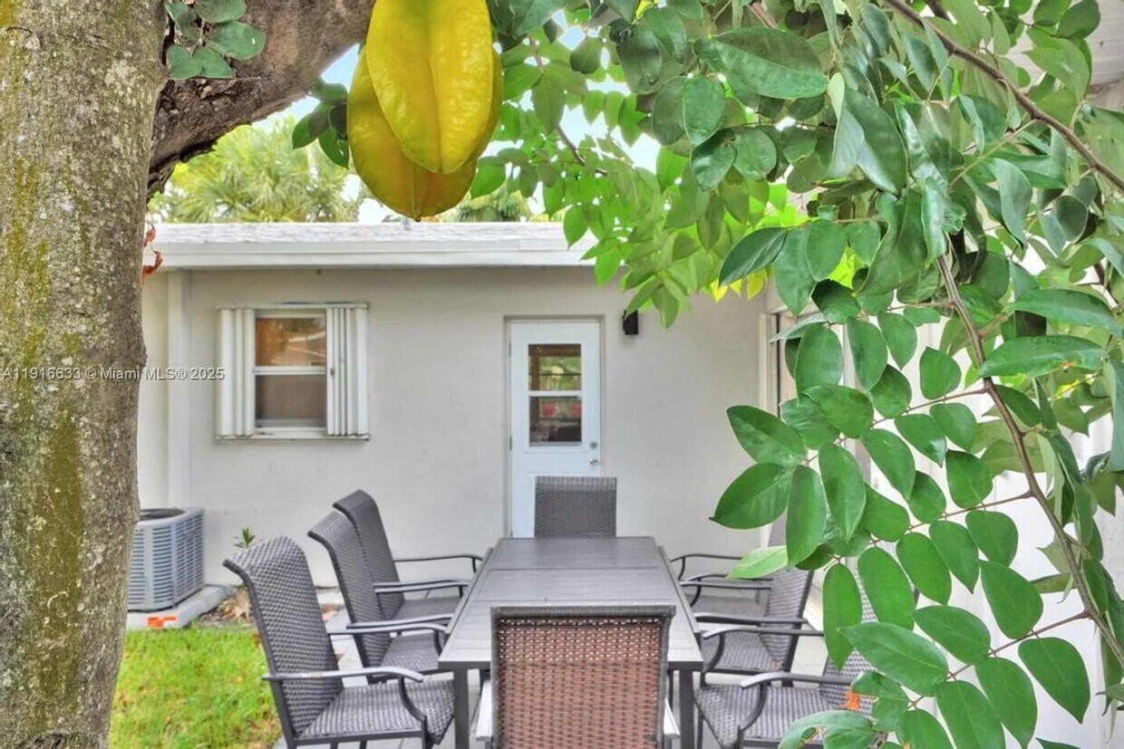 Foto principal - 1573 NE 30th Ct