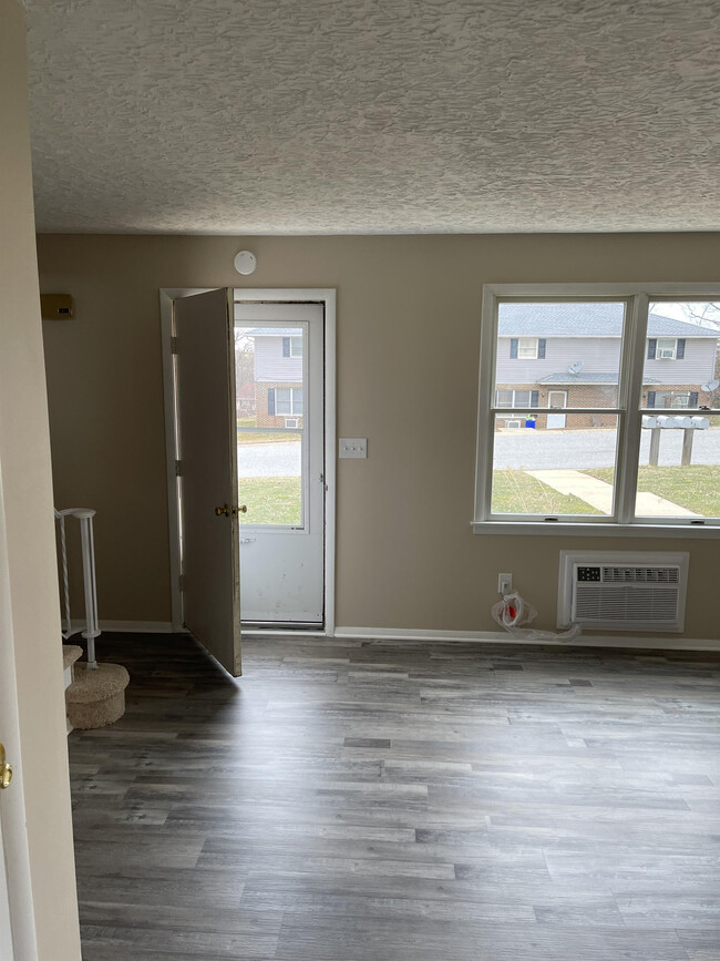 Building Photo - 73 Tonden Dr